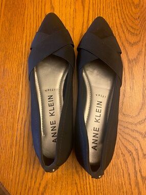 Anne Klein Women's Oalise Flat dress shoes with iFlex technology